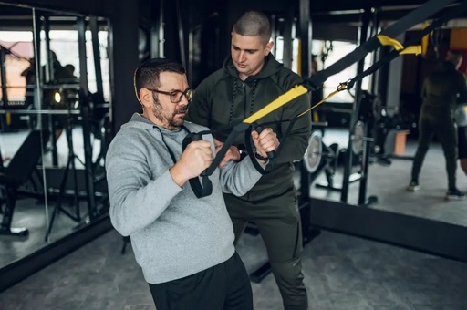 Séance encadrée dans la salle de fitness